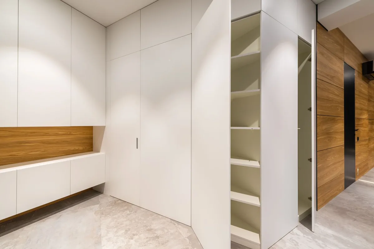 Built-in hallway storage with an oak bench seat and concealed cupboards