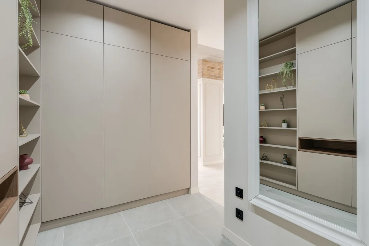Full-height fitted cupboards built into an alcove